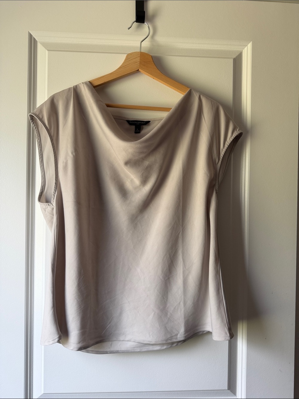 Banana Republic Sleeveless Scoop Neck Top — Light Beige
